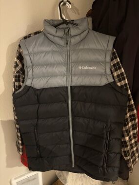 Columbia Light Blue and Black Quilted Puffer Vest